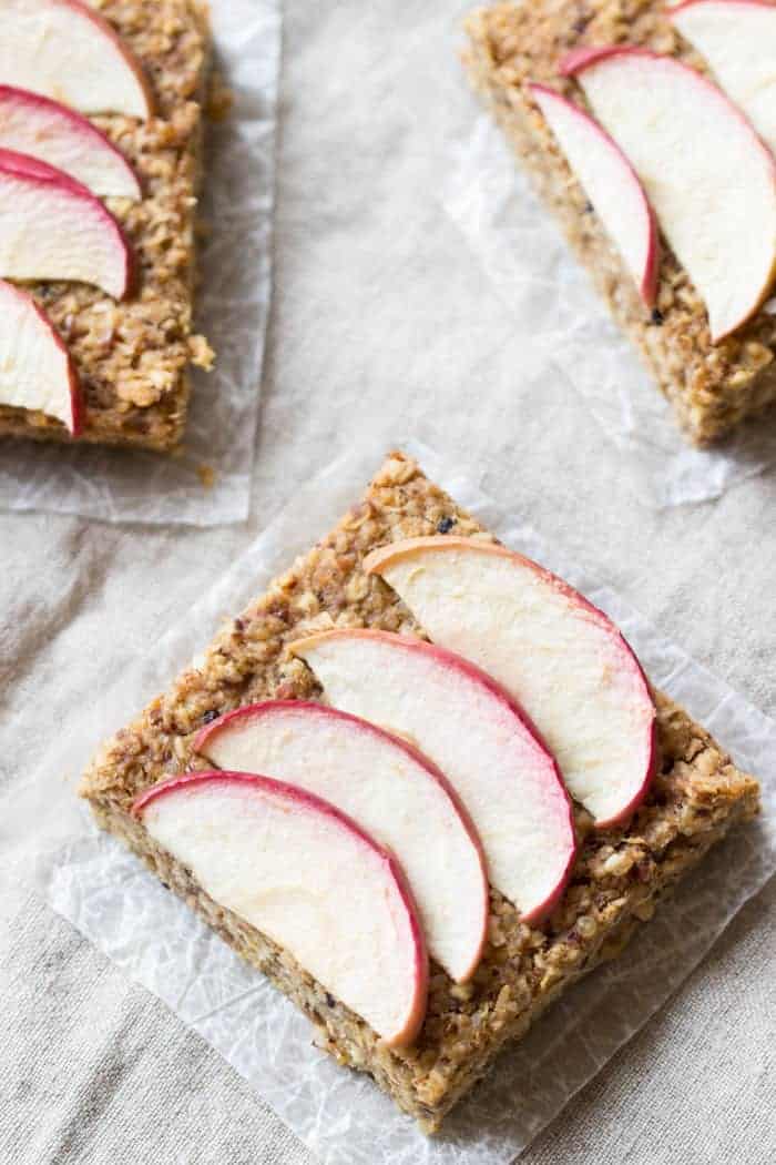 Apple Pie Quinoa Breakfast Bars -- they taste like decadent apple pie, but are actually healthy and nutritious!