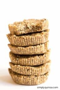 Crunchy Toasted Coconut Quinoa Bites >> only 5 ingredients, naturally sweetened and 100% gluten-free