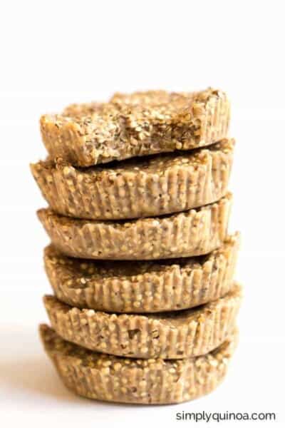 Crunchy Toasted Coconut Quinoa Bites >> only 5 ingredients, naturally sweetened and 100% gluten-free