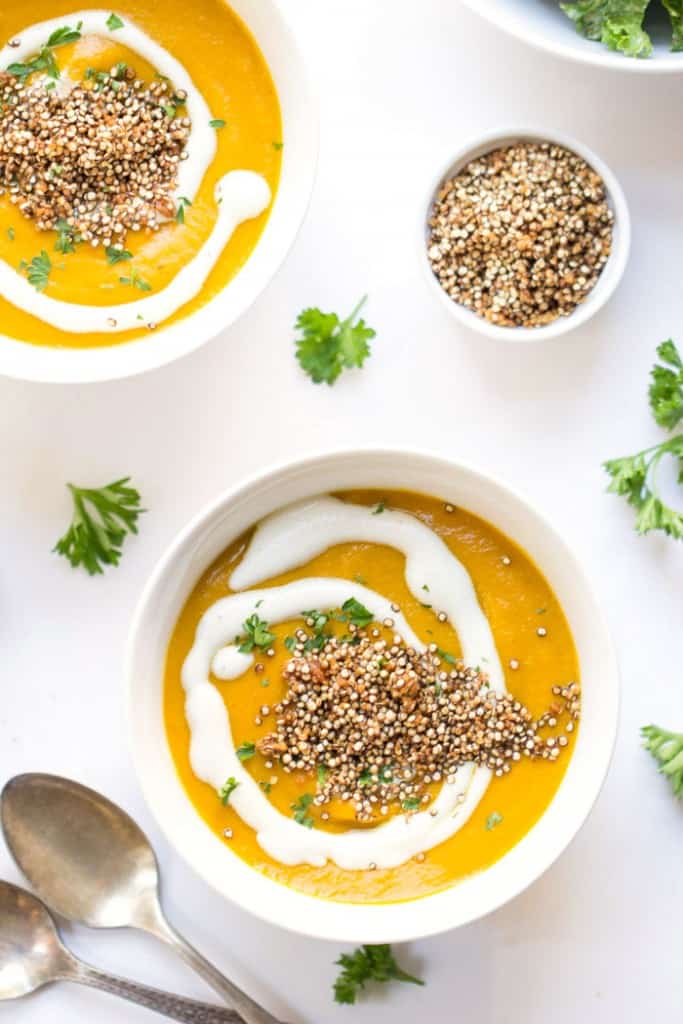 Gingered Carrot Soup with Crispy Garlic Quinoa -- a warm and cozy dinner that takes only 30 minutes to make! {vegan}