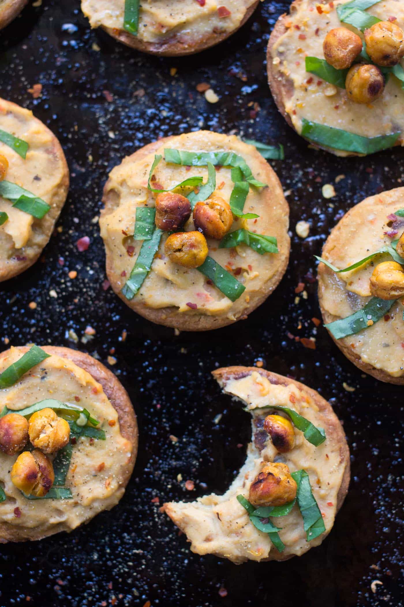 I'm totally bringing these mini quinoa pizza bites to my next neighborhood party. They're so easy to make, taste like pizza and are surprisingly healthy too!