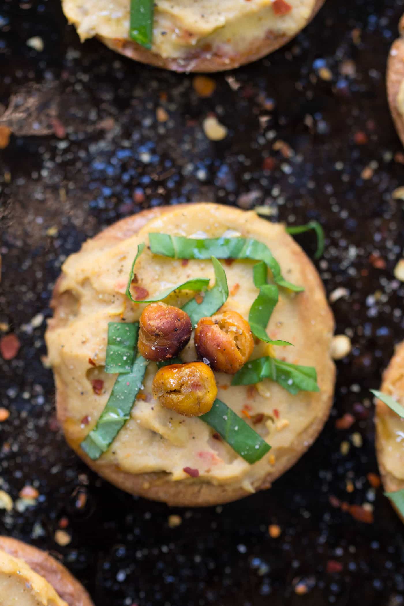 Mini Quinoa Pizza Bites with hummus and crispy chickpeas -- a perfect appetizer that's easy, healthy and packed full of protein! [vegan + gluten-free]