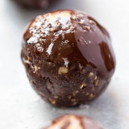 Quinoa Energy Balls with Chocolate