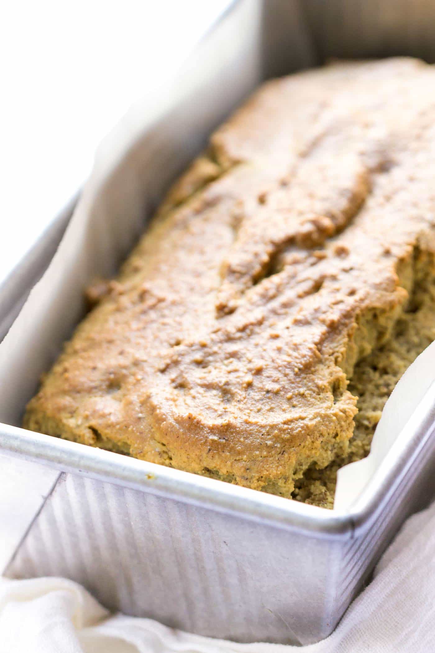 Super easy GLUTEN-FREE BREAD! Made with quinoa and almond flour, no yeast and no dairy!