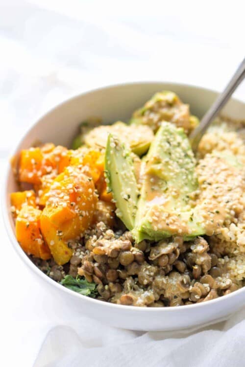 How to make the most EPIC quinoa buddha bowl ever -- just 5 simple steps with a 3-ingredient dressing on top. SO good!
