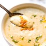 Super CREAMY + only 30 MINUTE cauliflower chowder made with roasted garlic hummus + quinoa [gluten-free + vegan]