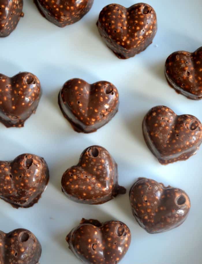 Peanut Butter + Chocolate Quinoa Heart Candies - super simple ingredient list but decadent & delicious!