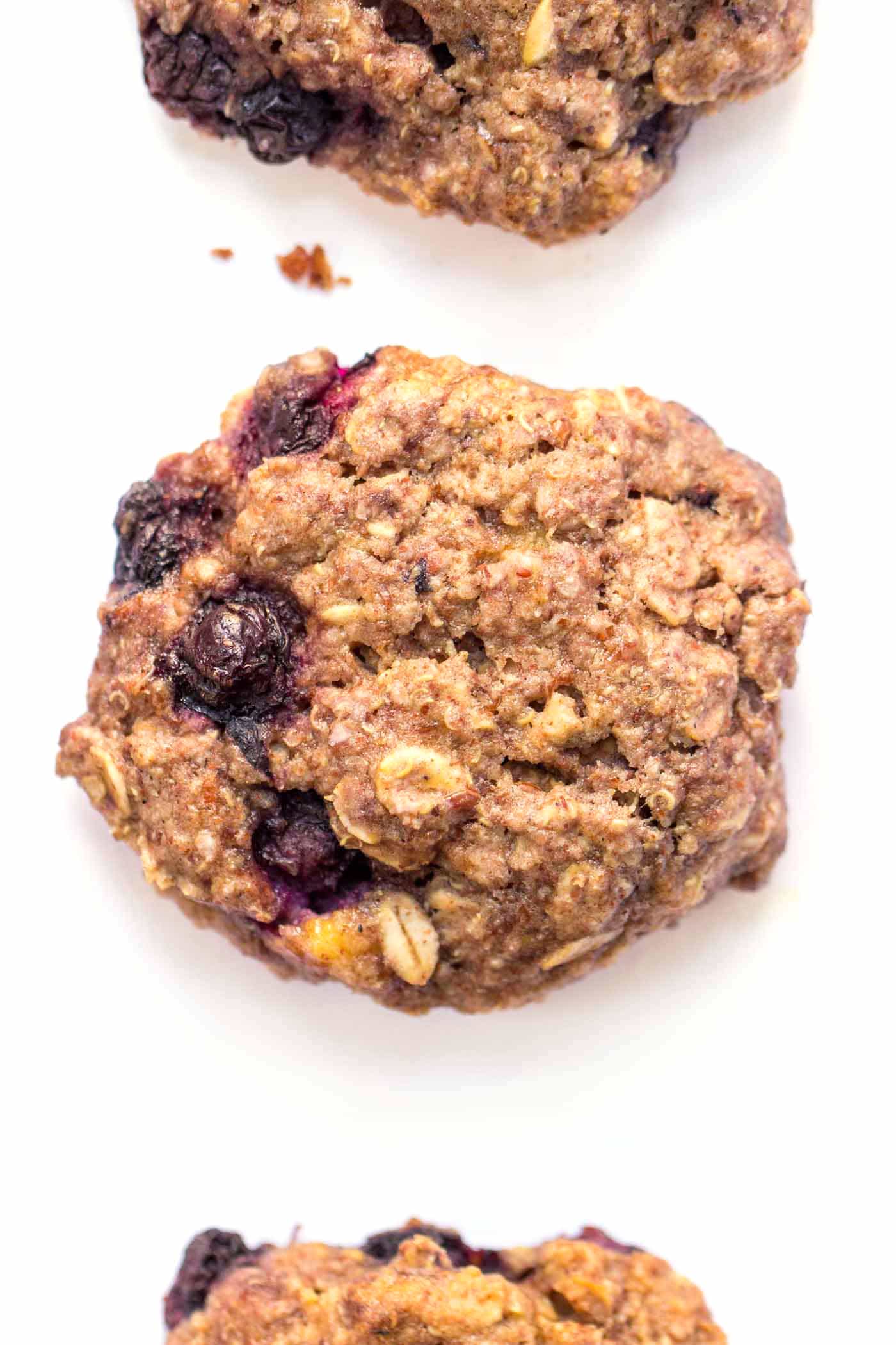 Blueberry Quinoa Breakfast Cookies -- made with oats, quinoa flakes and loads of other nutritious ingredients! [vegan + gluten-free]