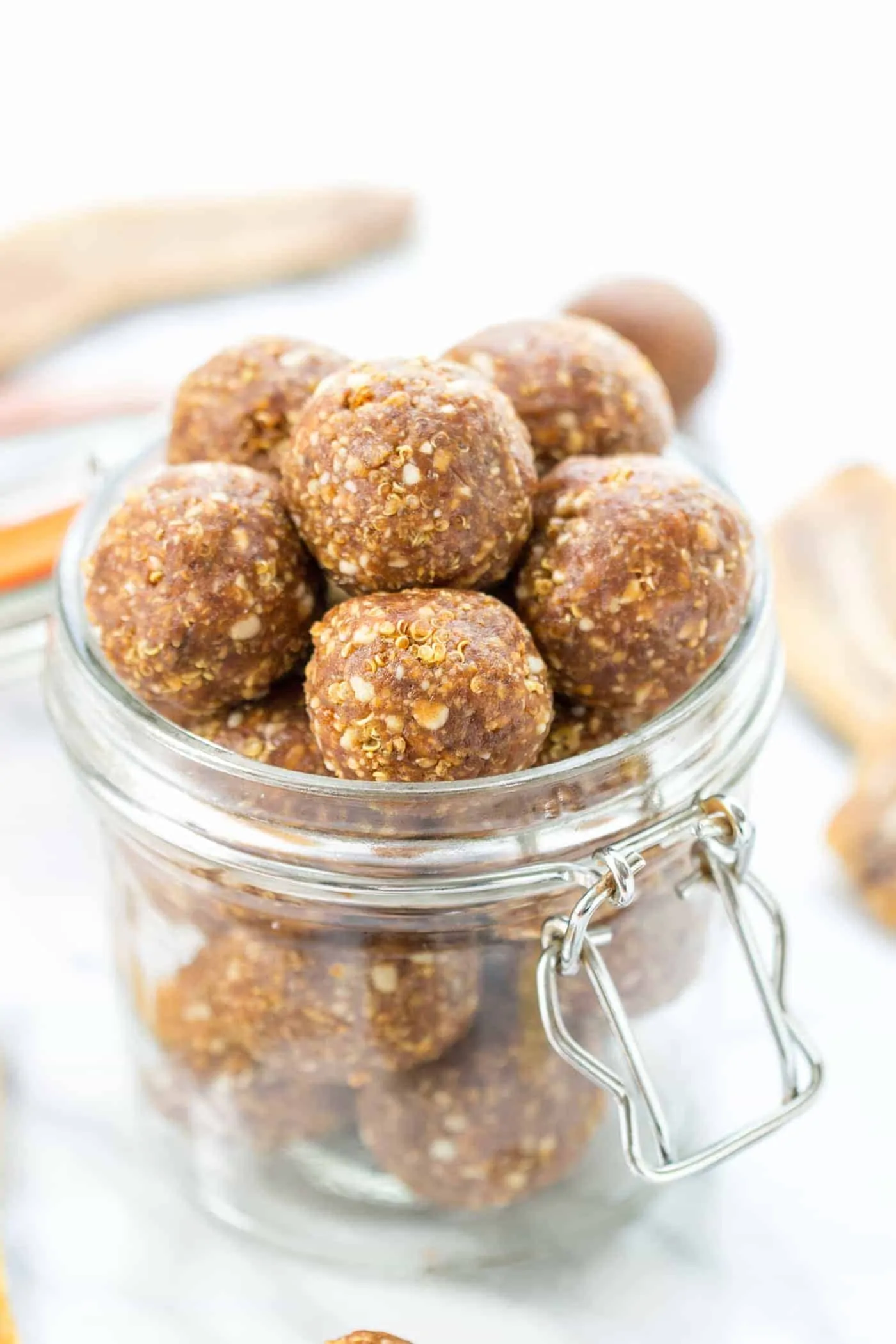 Banana Peanut Butter Energy Bites -- made with dried banana, dates and quinoa crispies! [vegan]