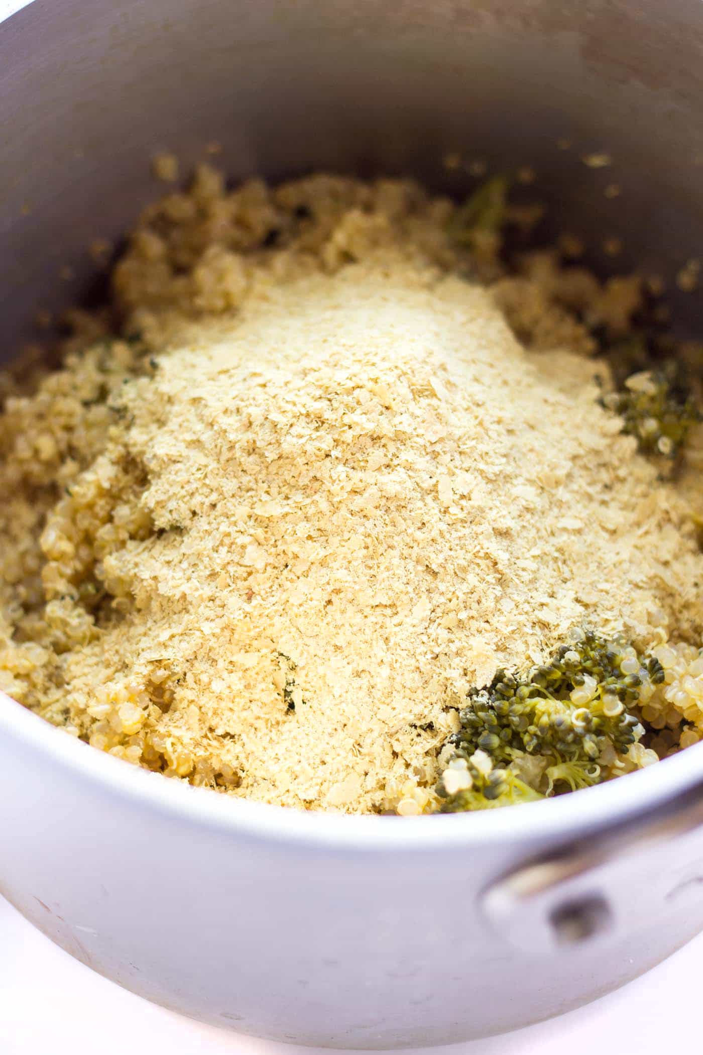 The secret to perfect quinoa mac and cheese? NUTRITIONAL YEAST! So cheesy, so healthy and SO delicious!