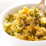Don't have time to cook? Think again! This quinoa mac and cheese is made in just one pot, takes less than 20 minutes AND it only uses 5 ingredients! [gluten-free + vegan]