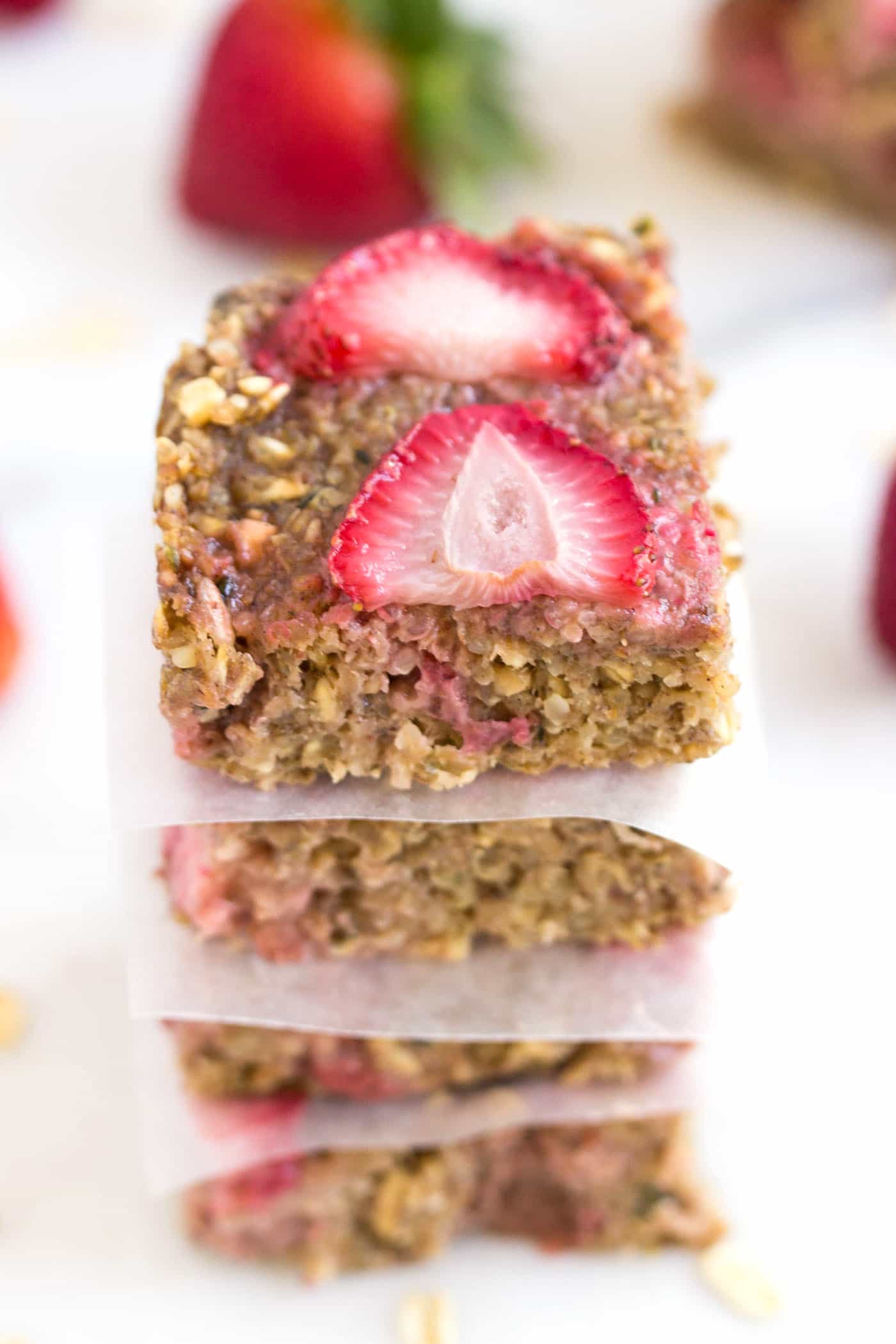 These strawberry quinoa breakfast bars are FLOURLESS, packed with protein and fiber, and are the perfect portable breakfast!