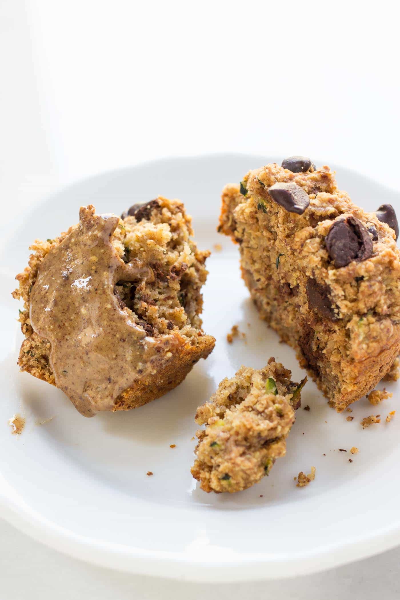 VEGAN! Chocolate Chip Zucchini Quinoa Muffins -- made without any oils, refined sugars, gluten or animal products! 