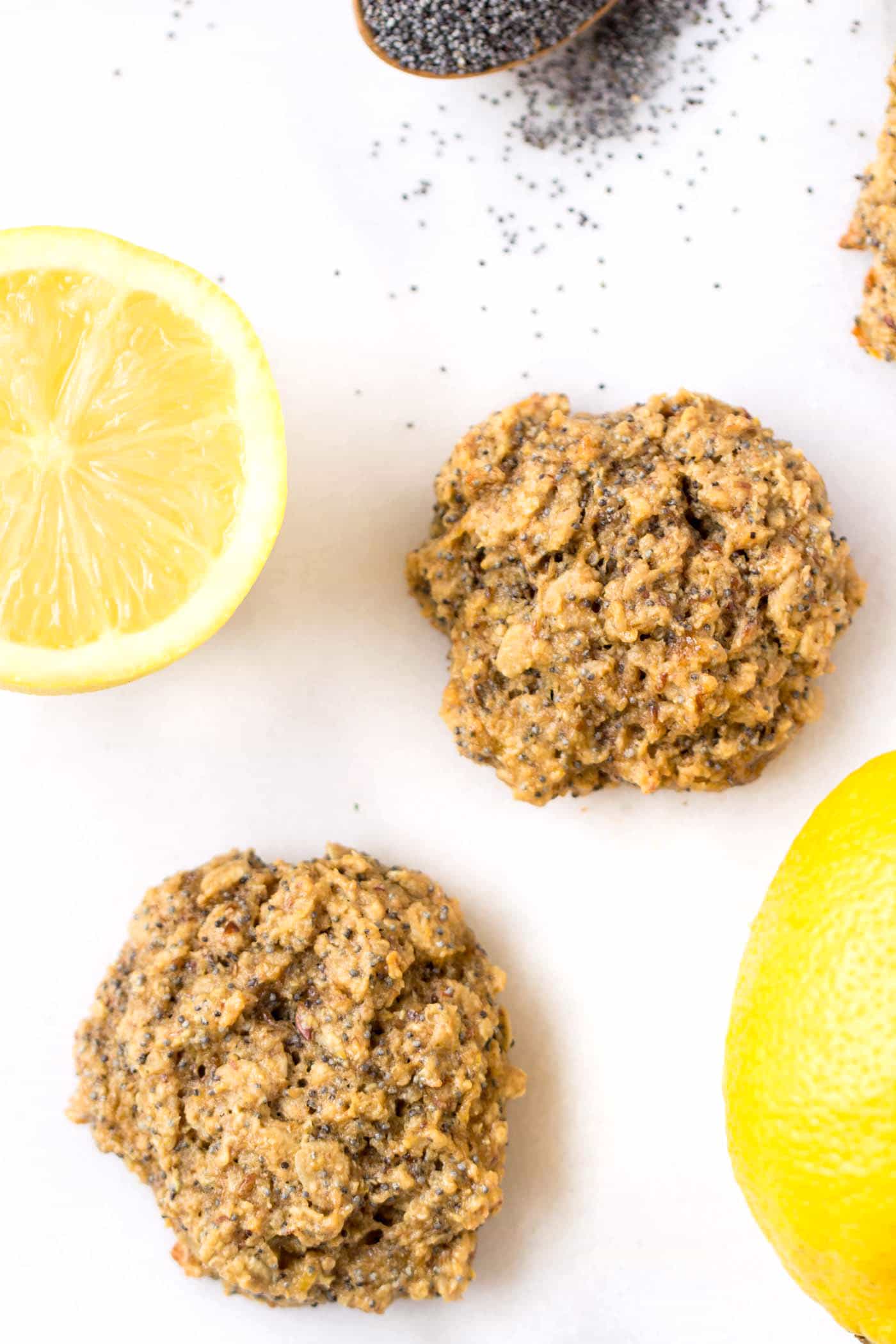 LEMON POPPY SEED QUINOA BREAKFAST COOKIES...that taste like little bites of sunshine but are oh so nutritious!