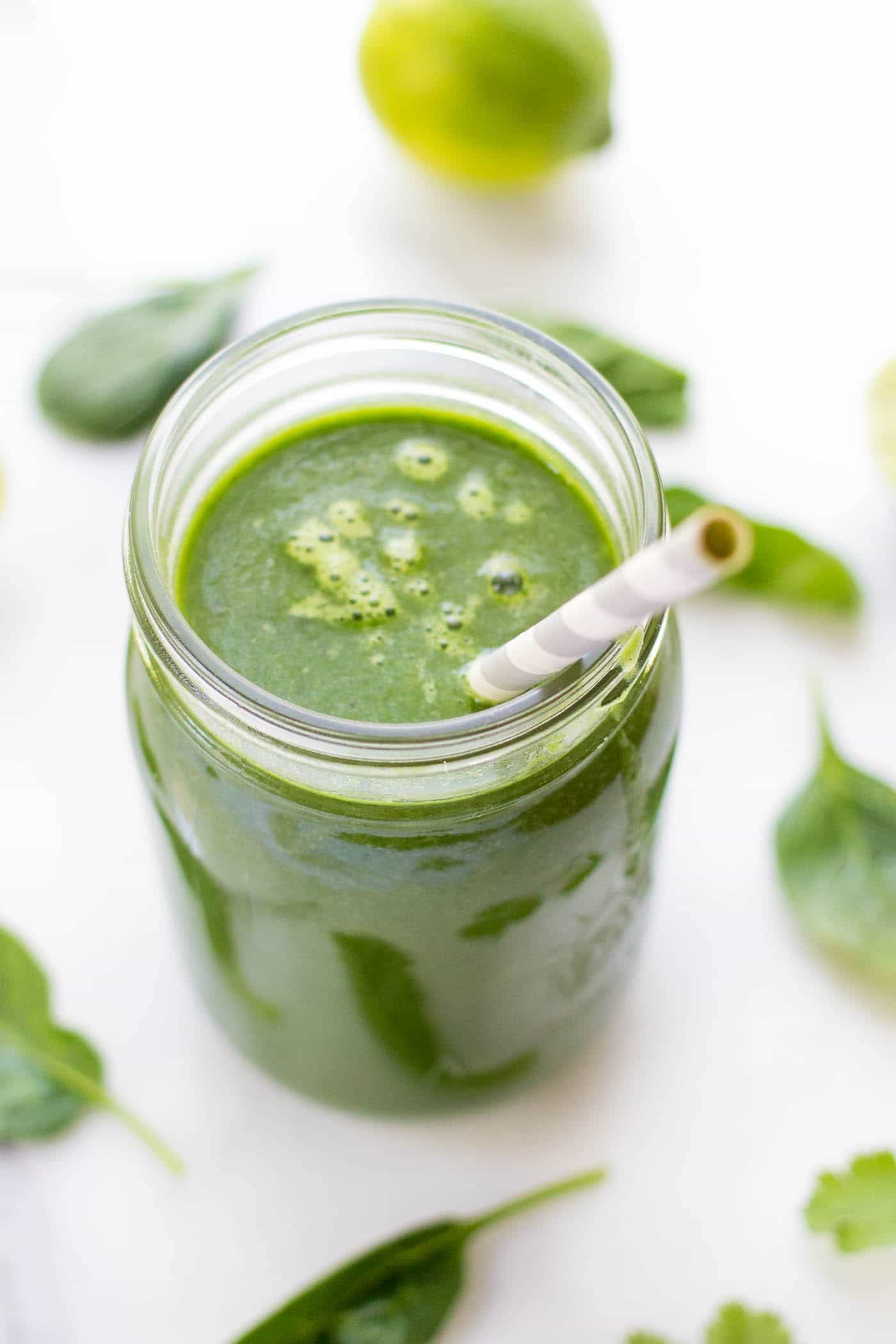 TROPICAL PINEAPPLE LIME SMOOTHIE -- fresh, bright, delicious and designed to help your muscles recovered after a tough workout!