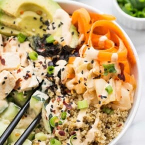 Quinoa Sushi Bowls! Made with tons of veggies, spicy tofu and a ginger miso dressing!