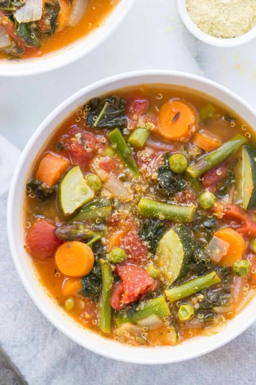 Spring Quinoa Minestrone with all sorts of amazing seasonal veggies! Hearty, simply and delicious!