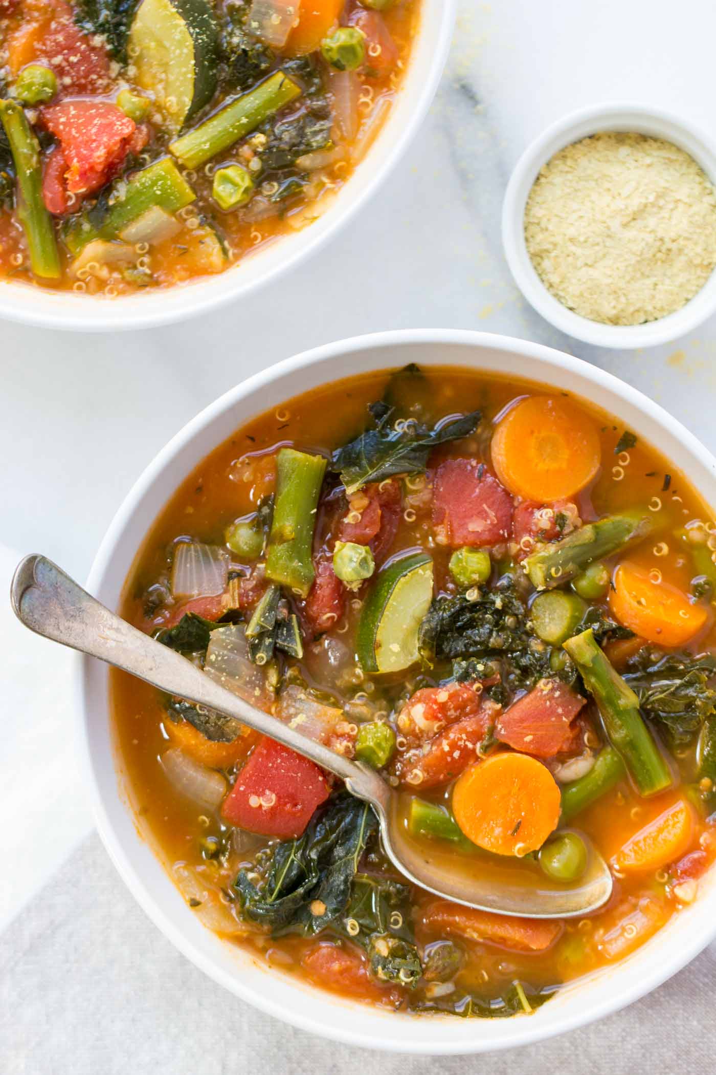 Need a quick weeknight meal? Try this QUINOA MINESTRONE! It's power packed, healthy and super easy to make! [vegan]