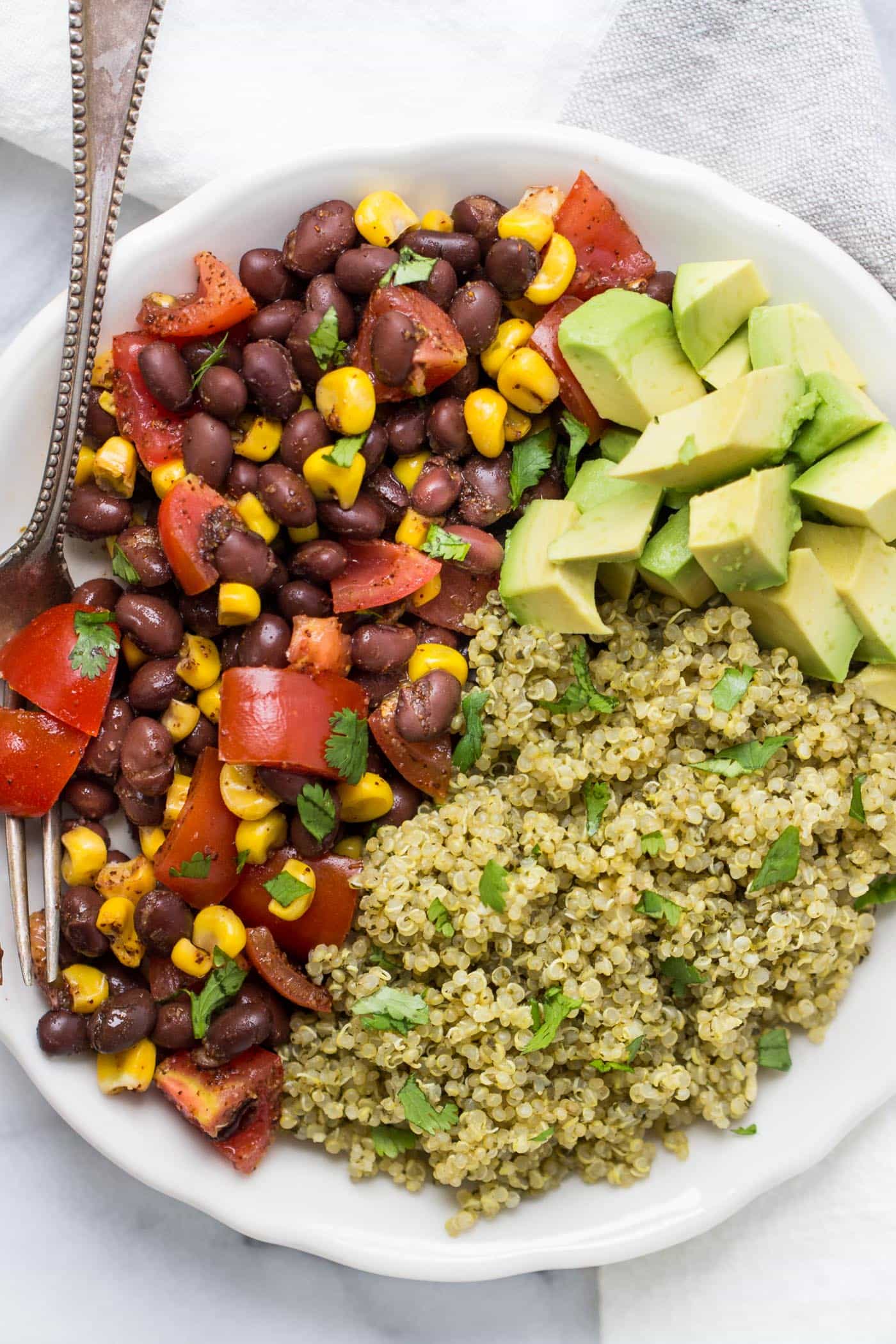 SPICY GREEN MEXICAN QUINOA -- the perfect side dish to your favorite Mexican meal!