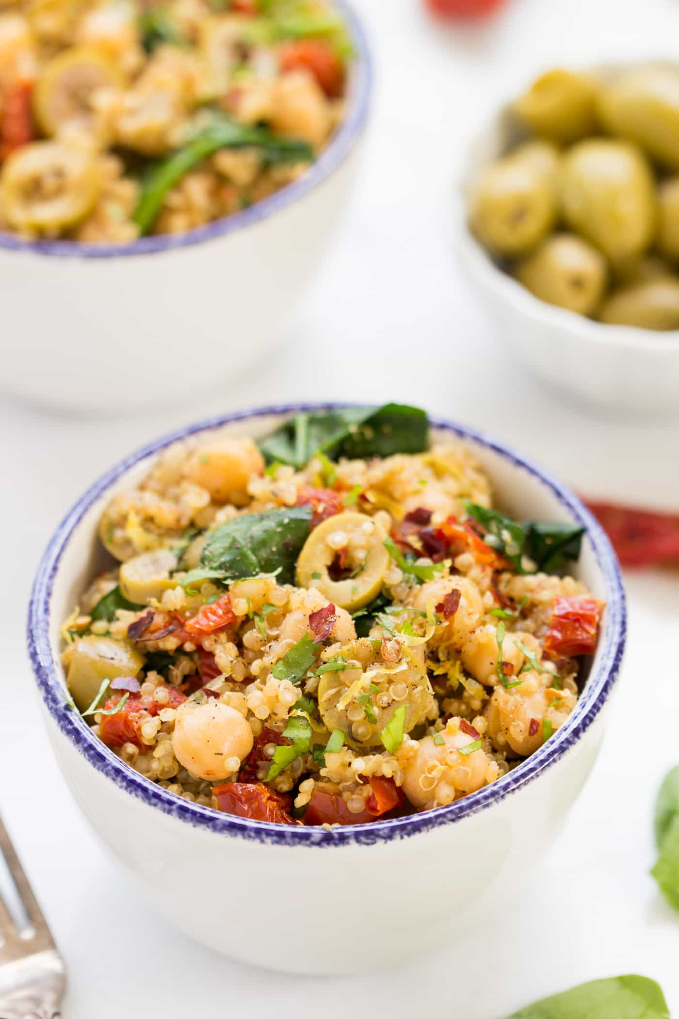 mediterranean quinoa with spinach and chickpeas