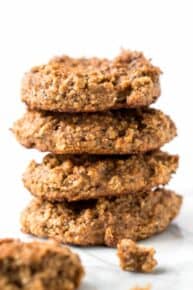Snickerdoodle Quinoa Breakfast Cookies -- a healthy spin on a classic cookie, reimagined to be totally worthy of breakfast!