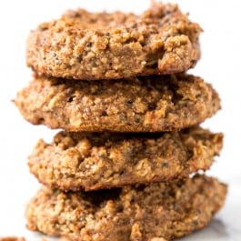 Snickerdoodle Quinoa Breakfast Cookies -- a healthy spin on a classic cookie, reimagined to be totally worthy of breakfast!