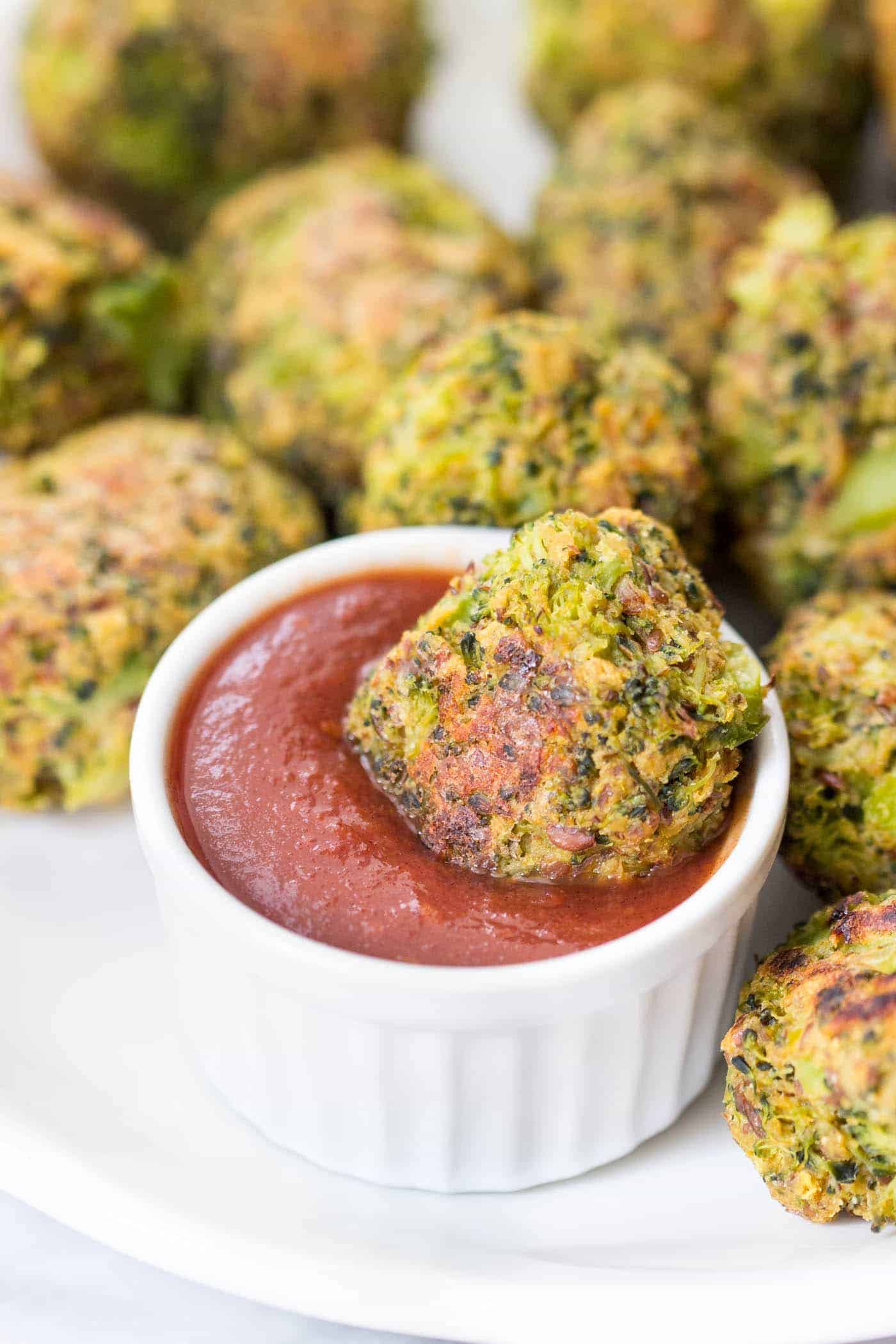 VEGAN QUINOA BROCCOLI TOTS -- with nutritional yeast, quinoa flour and other healthy ingredients!