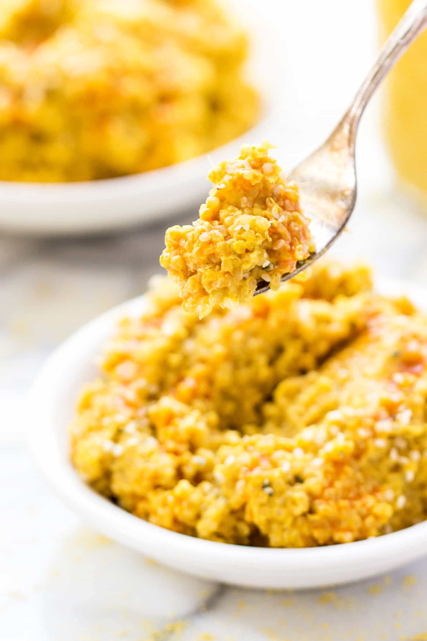 BUFFALO QUINOA MAC + CHEESE -- made with a vegan cauliflower sauce and packed with plant-based protein!