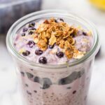 Lemon Blueberry Overnight Quinoa -- takes only 5 minutes to make and will keep you full all morning long! [vegan]