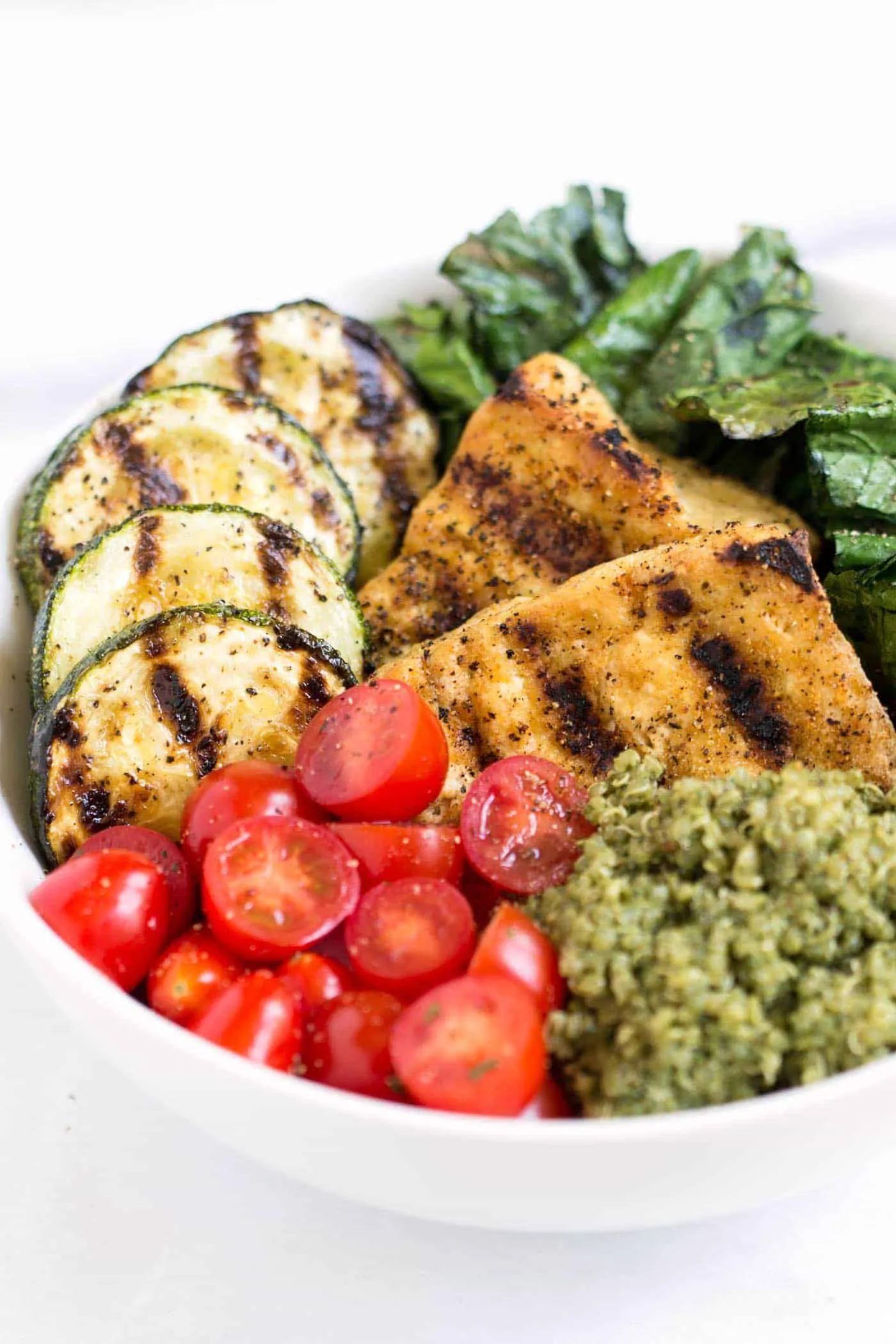 Pesto Quinoa Salad Bowls with grilled tofu and grilled veggies -- a quick, easy and healthy dinner!