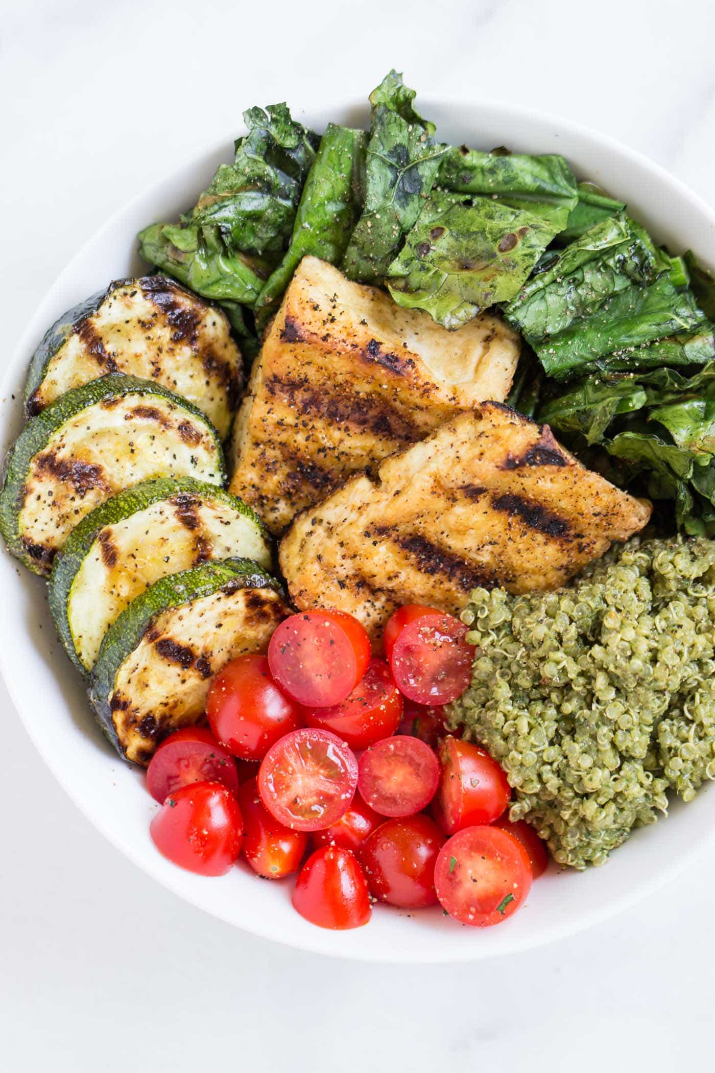 Pesto Quinoa Salad Bowls with grilled tofu and grilled veggies -- a quick, easy and healthy dinner!