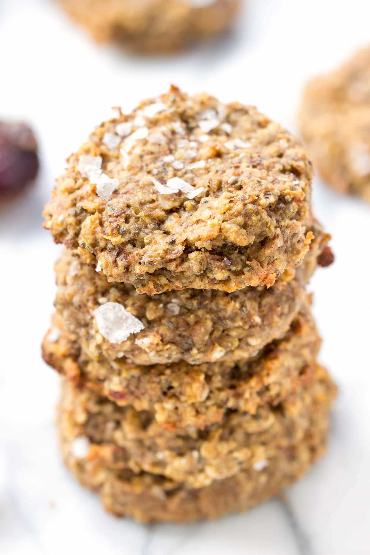 HEALTHY QUINOA BREAKFAST COOKIES -- with banana, dates, almond butter, chia seeds and more! Topped off with flaked sea salt for added flavor! [vegan + gluten-free]