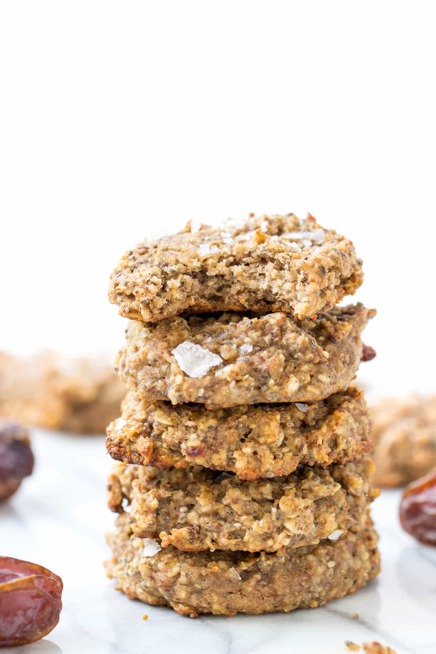 SEA SALT + DATE BREAKFAST COOKIES...with quinoa, oats, banana, almond butter + more! Naturally gluten-free, dairy-free, refined sugar-free AND vegan!