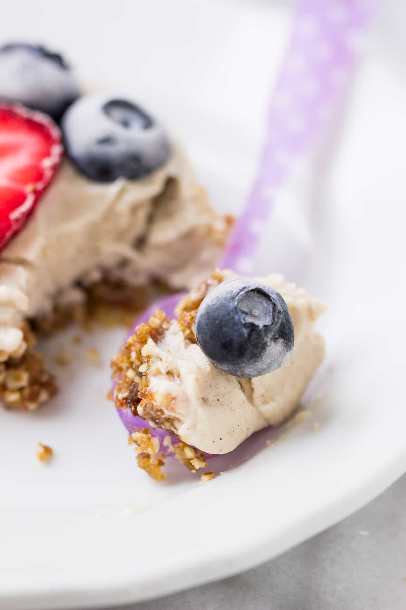 MINI VEGAN BERRY TARTS -- no-bake, healthy and they actually taste like an ice cream cake!