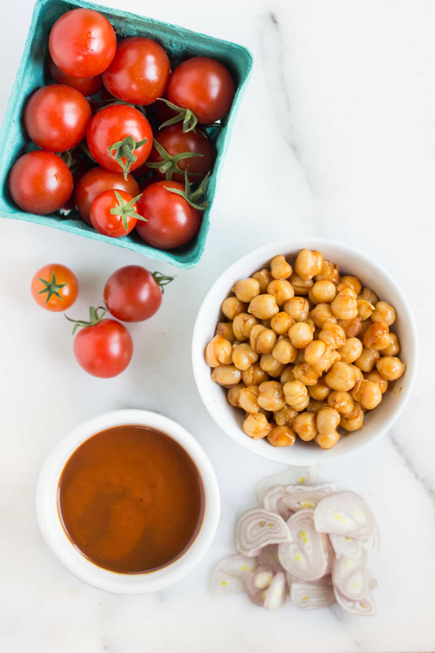 The ultimate BBQ pizza toppings: chickpeas, shallots and cherry tomatoes!