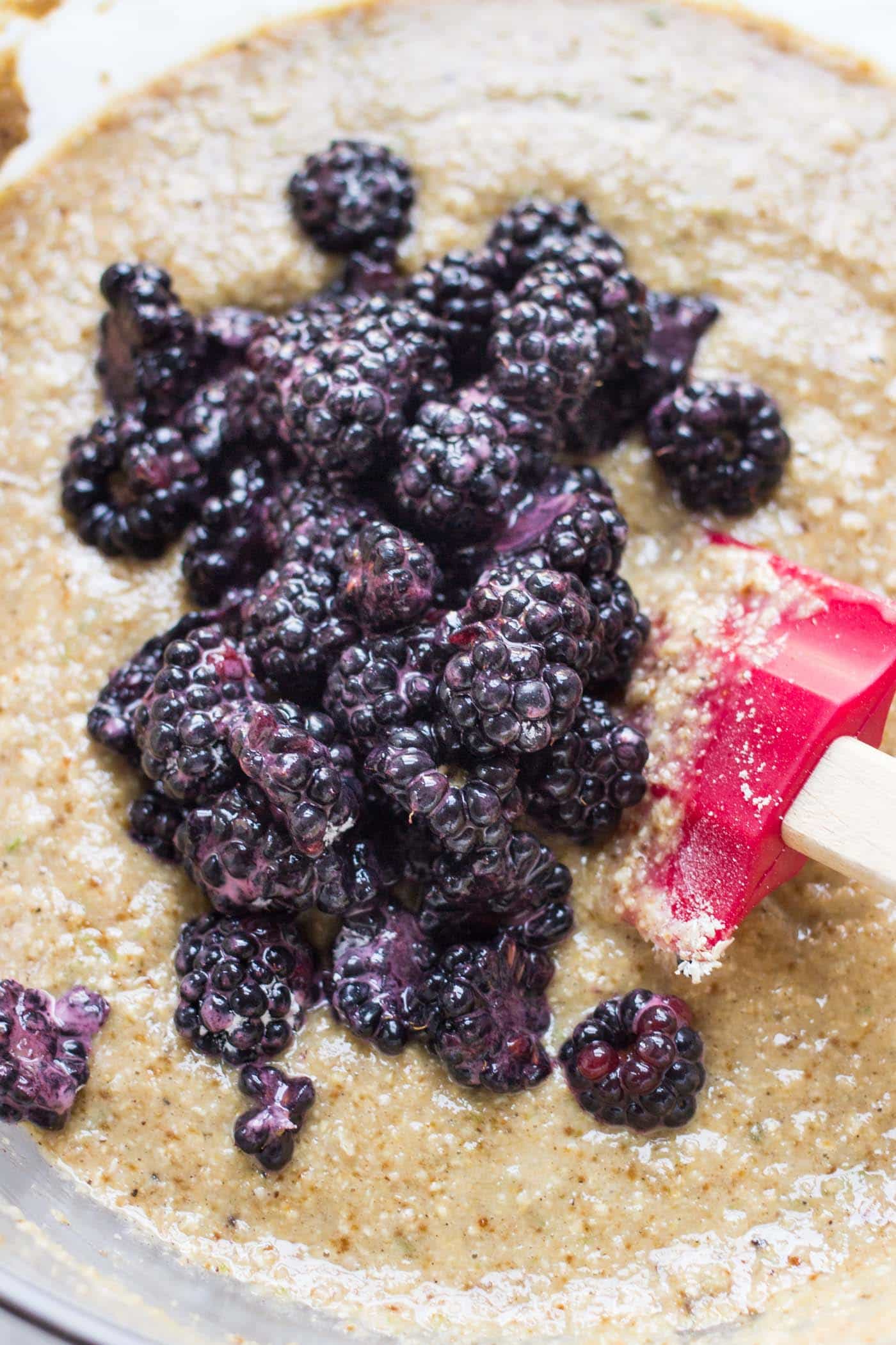 How to make the BEST oatmeal muffins on the planet >> add fresh lime zest and a whole lot of blackberries!