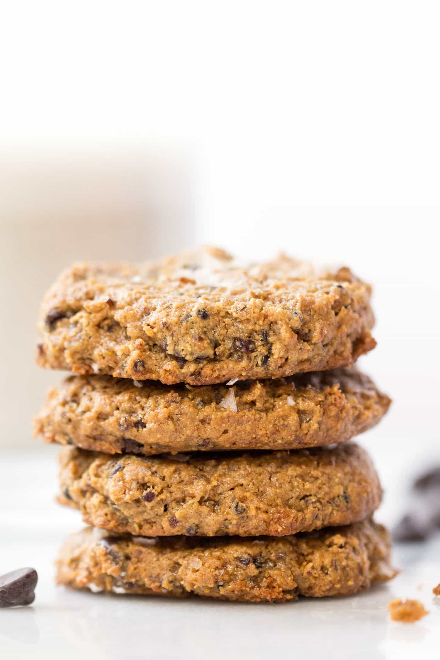 Cashew Quinoa Cookies >> healthy chocolate chip cookies made with cashew butter + quinoa! [vegan, gluten-free, no oil]