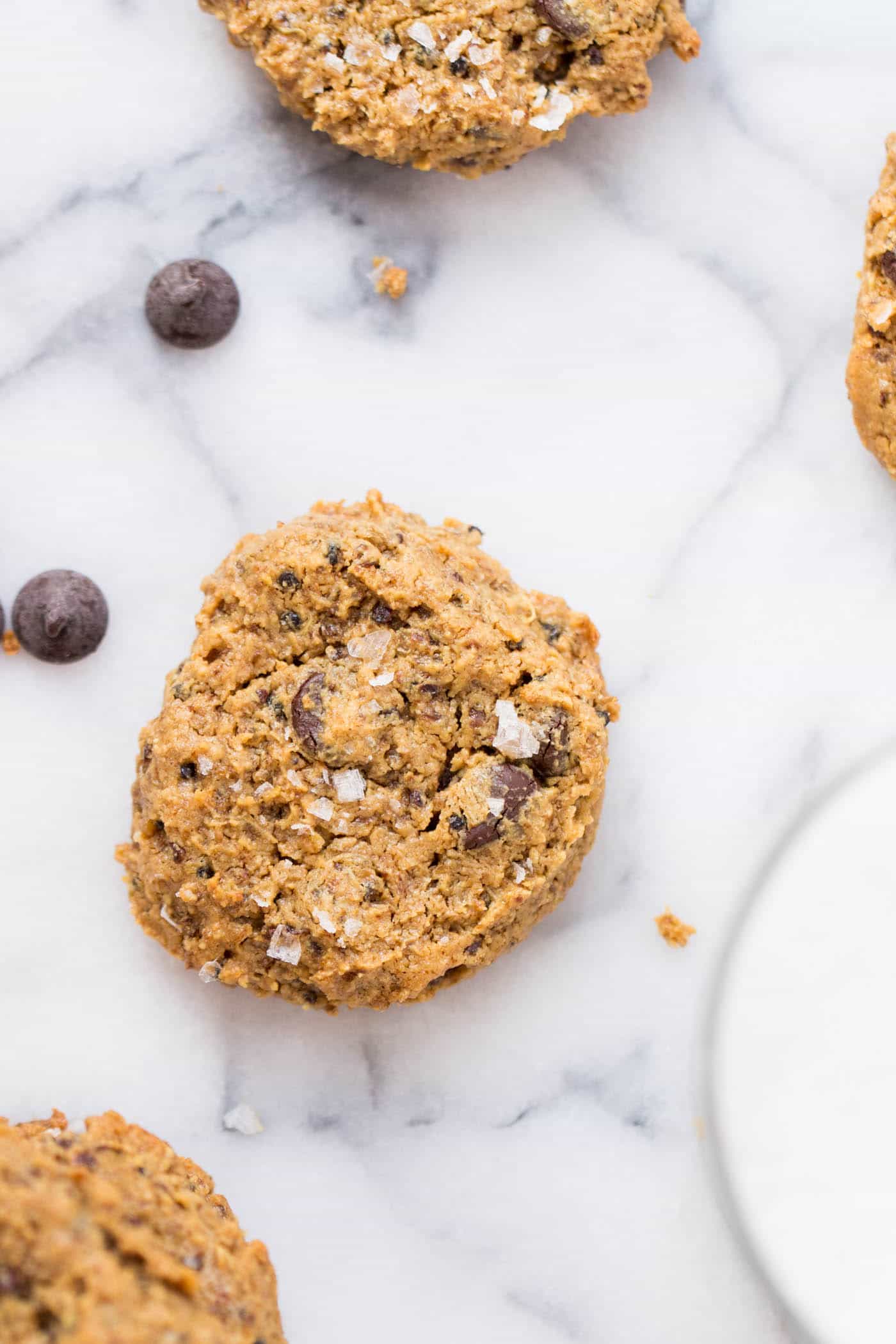 Cashew Quinoa Cookies >> healthy chocolate chip cookies made with cashew butter + quinoa! [vegan, gluten-free, no oil]