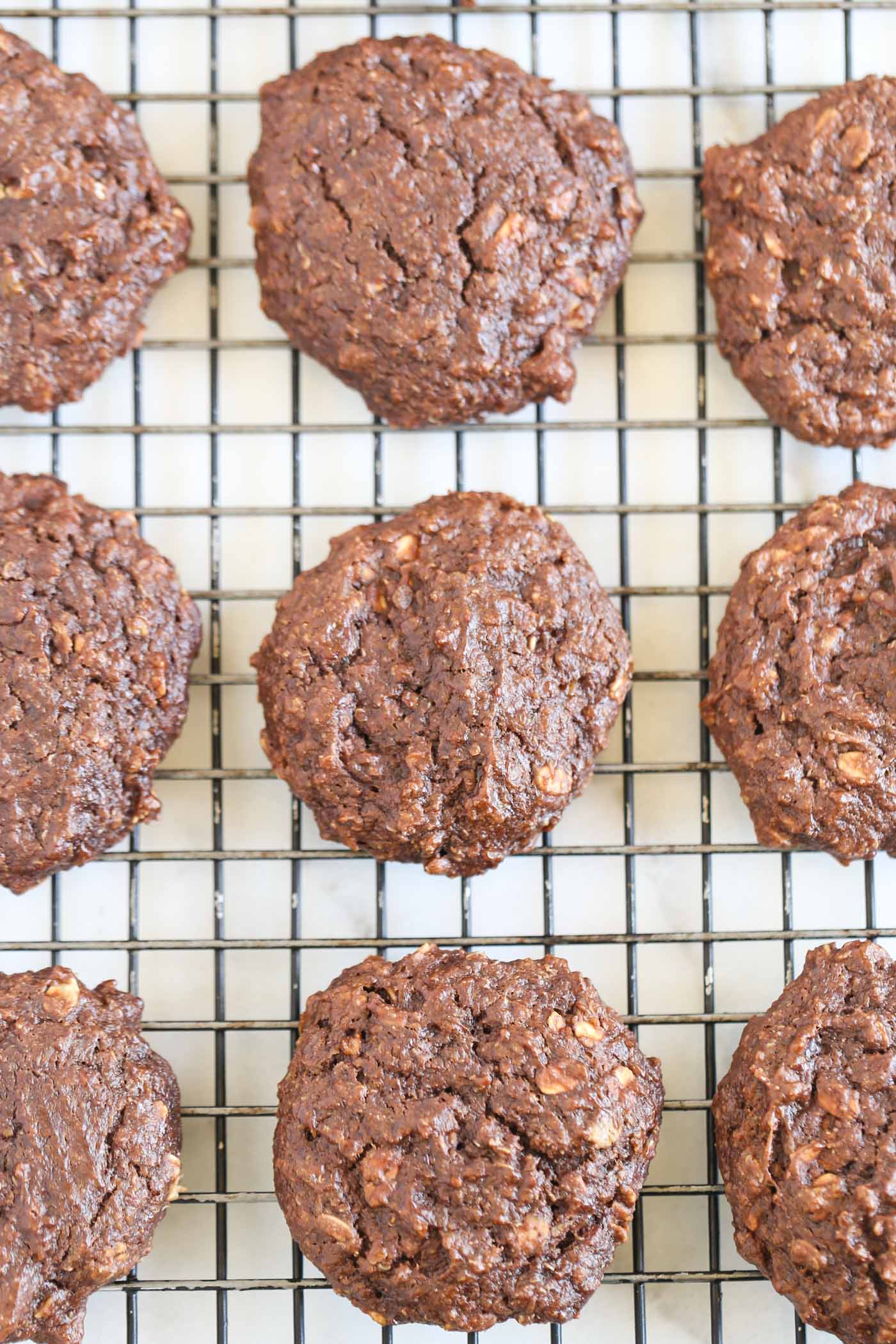 Chocolate Peanut Butter Quinoa Breakfast Cookies -- they taste like brownies but are healthy and nutritious! The PERFECT way to start the day!