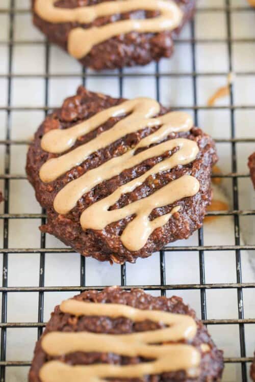 Chocolate Peanut Butter Quinoa Breakfast Cookies -- they taste like brownies but are healthy and nutritious! The PERFECT way to start the day!