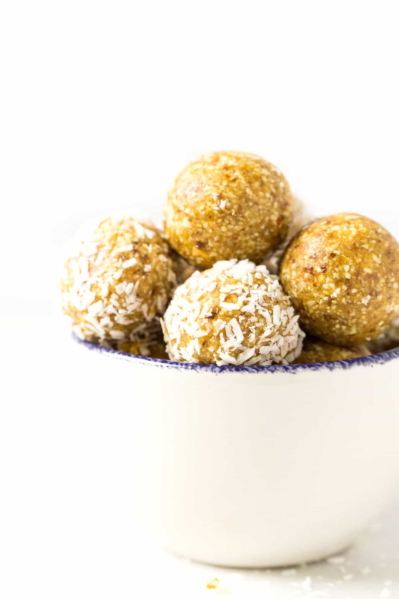 Mango Coconut Energy Balls -- only 6 ingredients, easy to make and taste like the tropics!