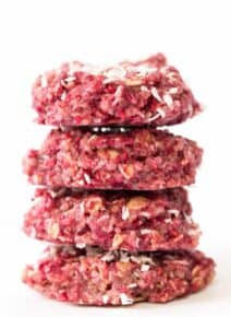 NO-BAKE Raspberry Quinoa Cookies -- use less than 10 ingredients, are totally healthy and taste like cheesecake!