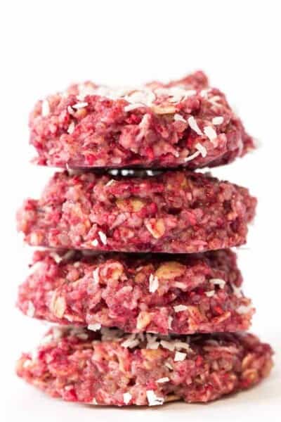 NO-BAKE Raspberry Quinoa Cookies -- use less than 10 ingredients, are totally healthy and taste like cheesecake!