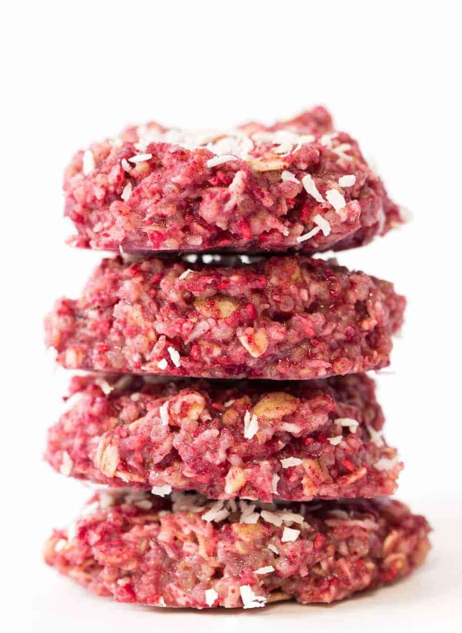 NO-BAKE Raspberry Quinoa Cookies -- use less than 10 ingredients, are totally healthy and taste like cheesecake!