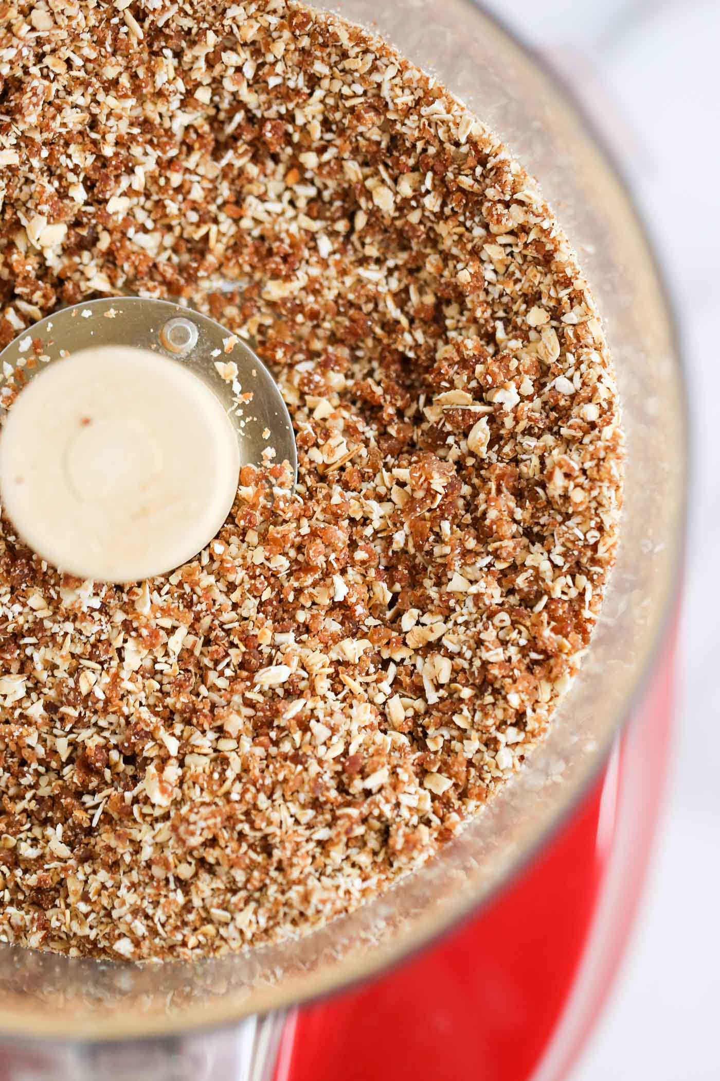 The PERFECT oat-pecan crumble topping -- used on top of yogurt, in a breakfast parfait or even on top of a smoothie bowl!