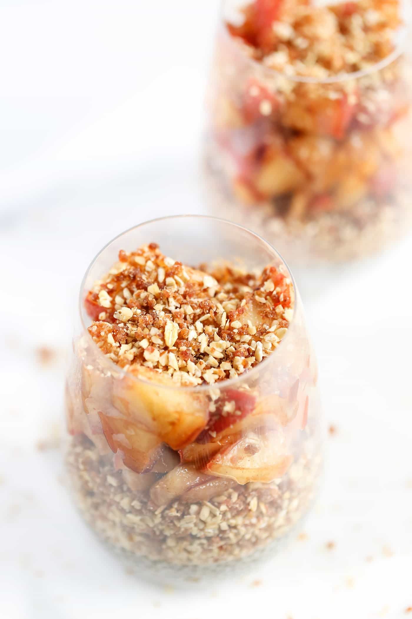 The ultimate way to start your day >> PEACH PIE BREAKFAST PARFAITS! healthy, gluten-free, vegan and SO flavorful!