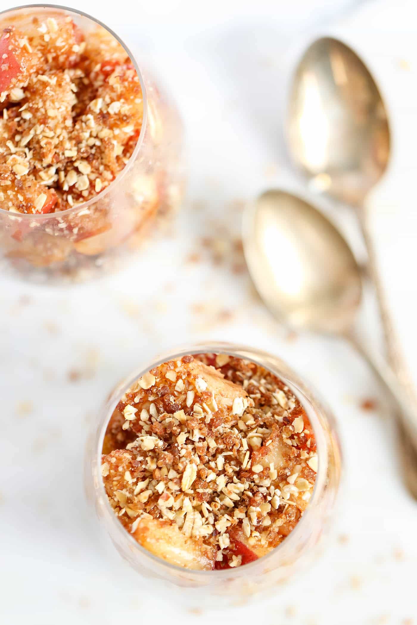 PEACH PIE BREAKFAST PARFAITS -- with a base of chia pudding, then a oat-pecan crumble and fresh peaches!