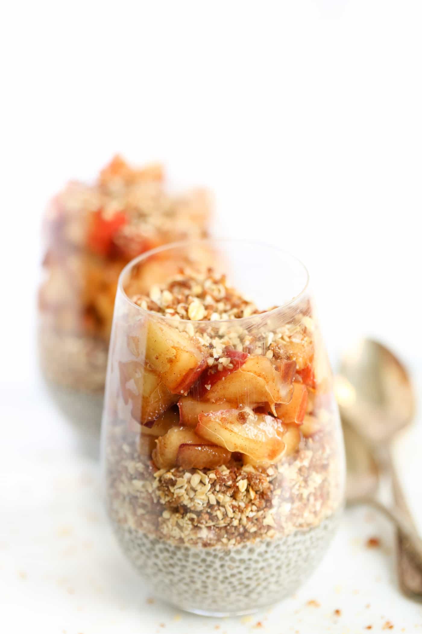 PEACH PIE BREAKFAST PARFAITS -- with a base of chia pudding, then a oat-pecan crumble and fresh peaches!