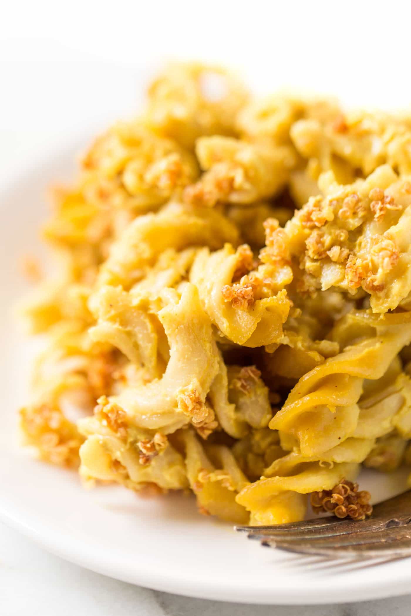 This is THE BEST vegan mac and cheese recipe ever! So simple to make, packed with nutrients and delicious!