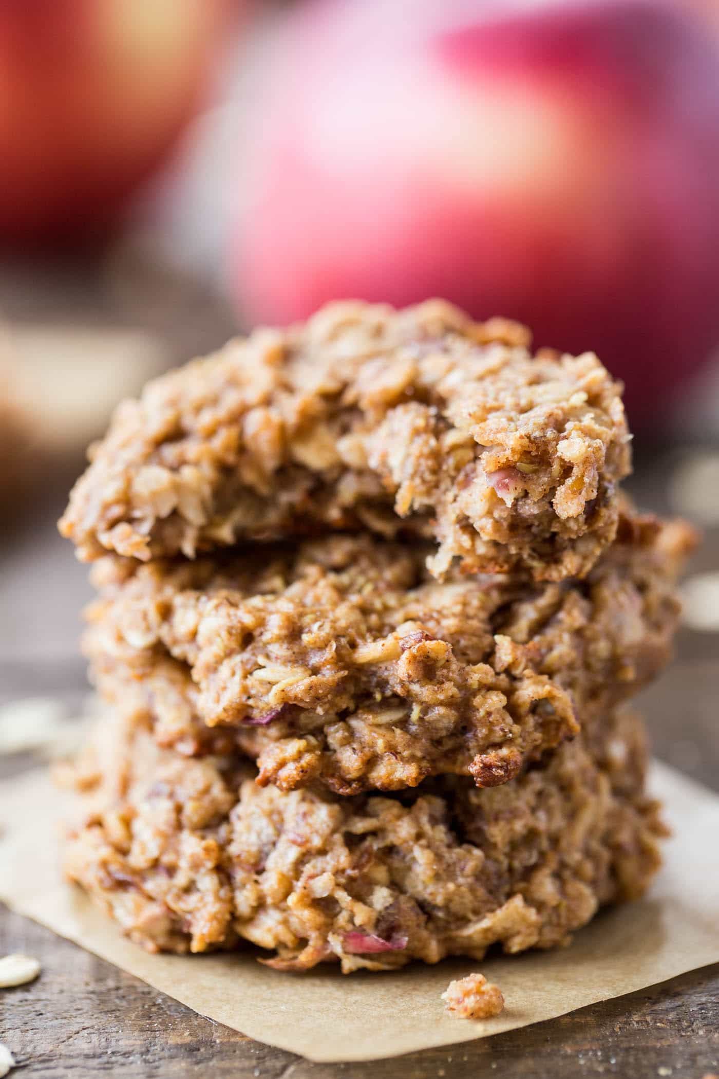 Apple Pie Quinoa Breakfast Cookies -- sweetened with maple syrup, packed with fiber & healthy fats!